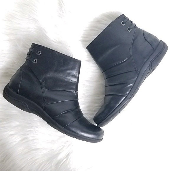 clarks christine tilt boot
